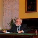 Академик А.В. Лавров ведет пленарное заседание